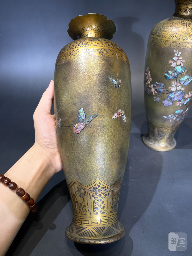 清 铜芝山嵌花卉纹花瓶一对 - 图5